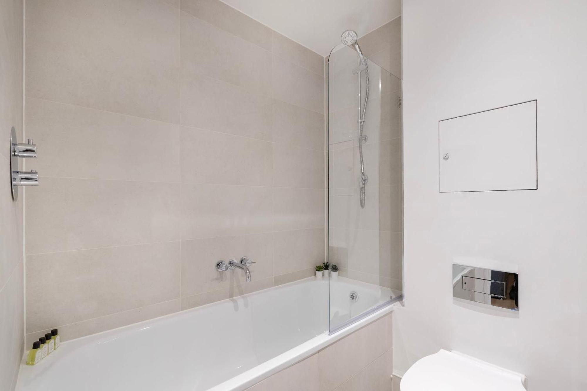 Fitzrovia & Soho - 2Br With Balcony - Cityapartmentstay London Kültér fotó