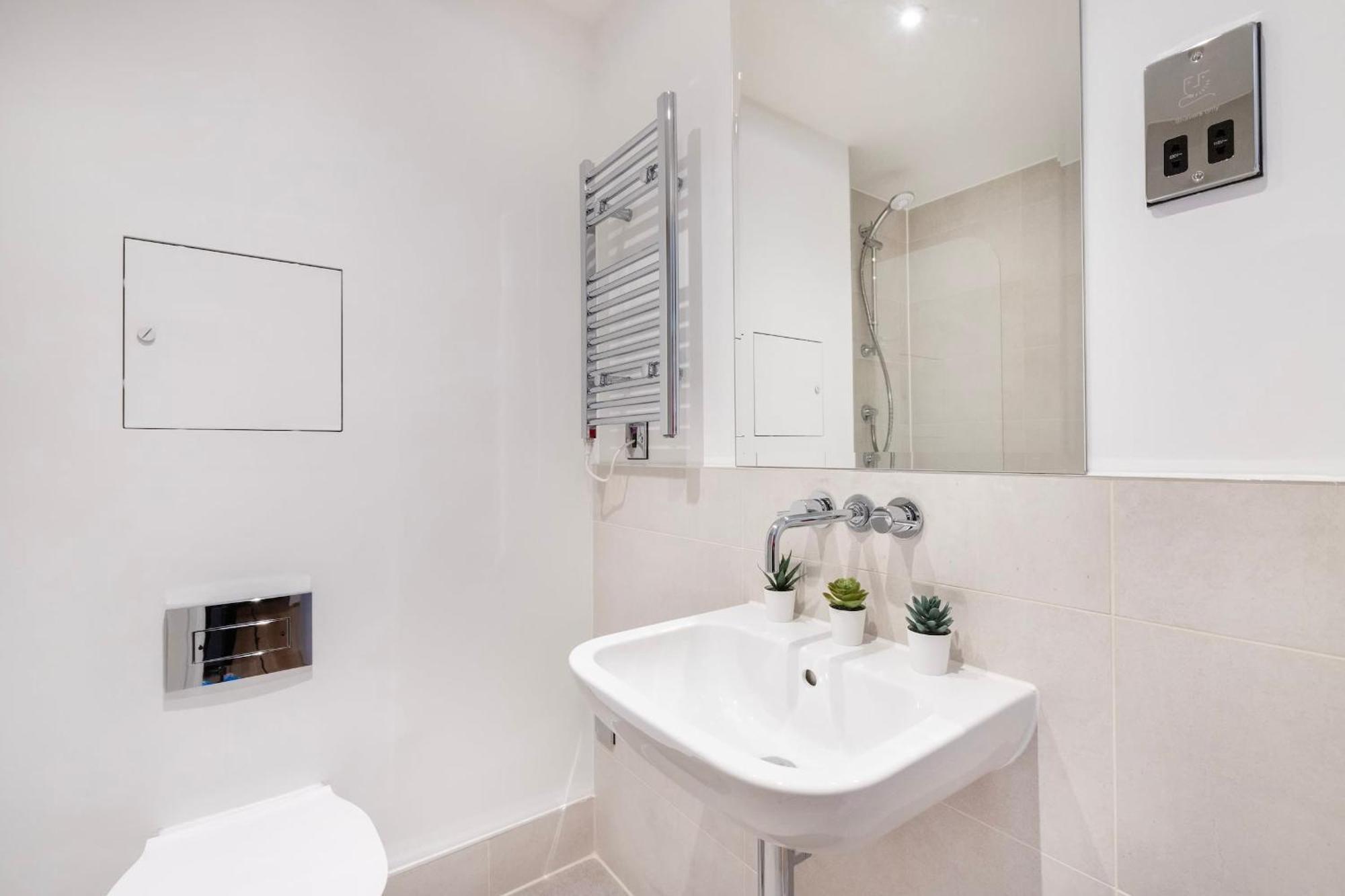Fitzrovia & Soho - 2Br With Balcony - Cityapartmentstay London Kültér fotó