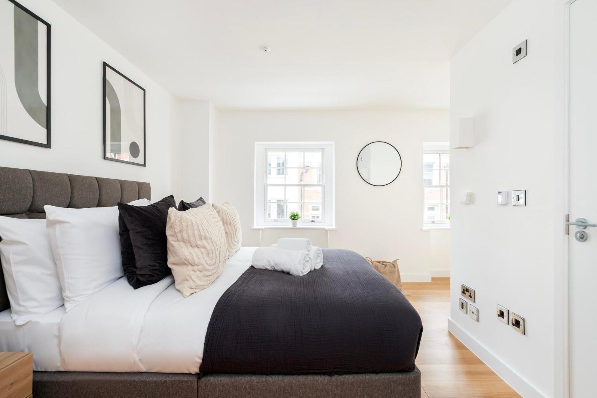 Fitzrovia & Soho - 2Br With Balcony - Cityapartmentstay London Kültér fotó
