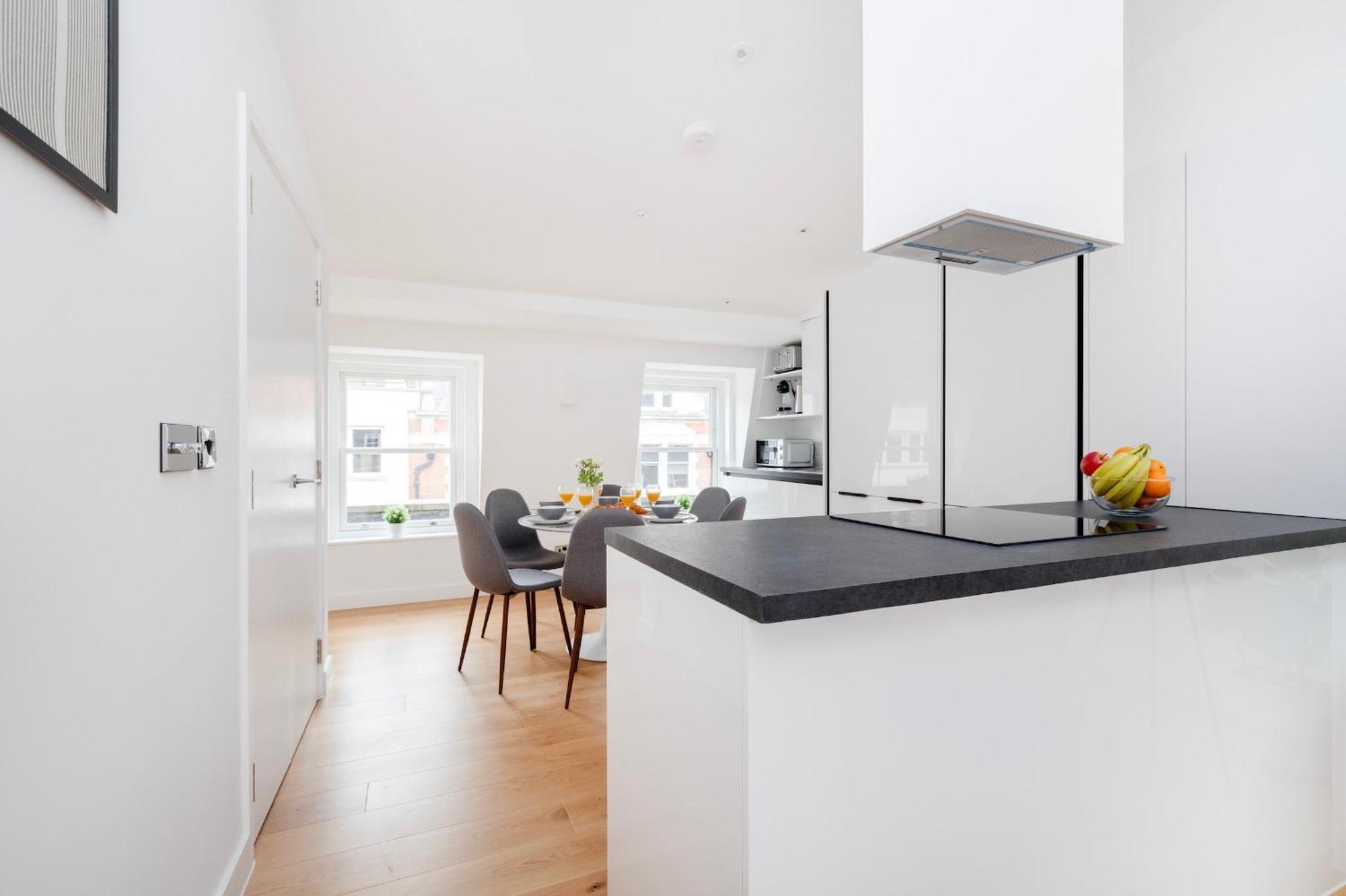 Fitzrovia & Soho - 2Br With Balcony - Cityapartmentstay London Kültér fotó
