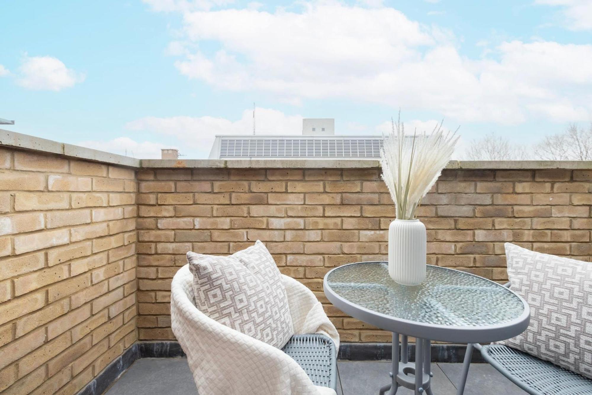 Fitzrovia & Soho - 2Br With Balcony - Cityapartmentstay London Kültér fotó