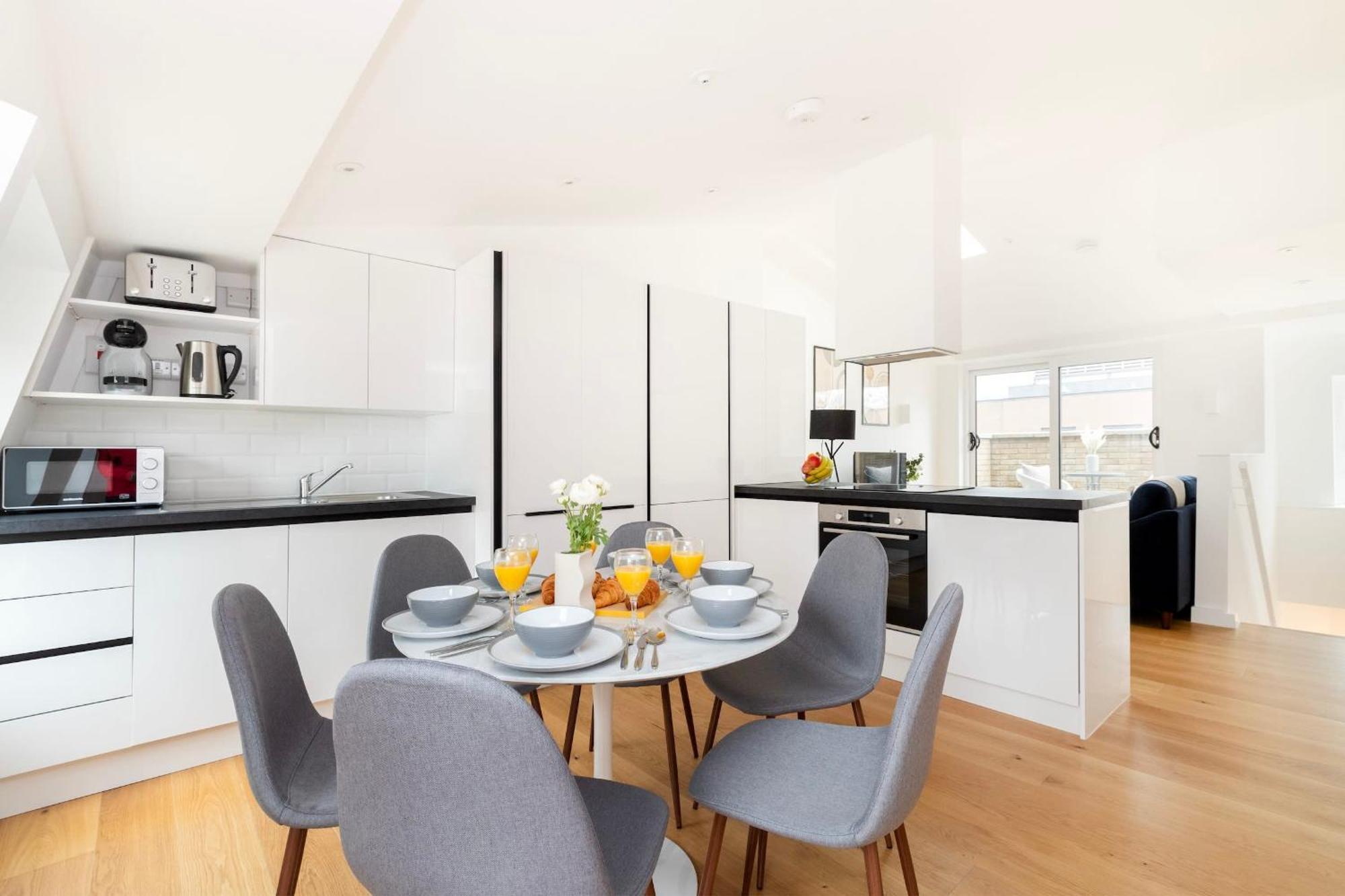 Fitzrovia & Soho - 2Br With Balcony - Cityapartmentstay London Kültér fotó